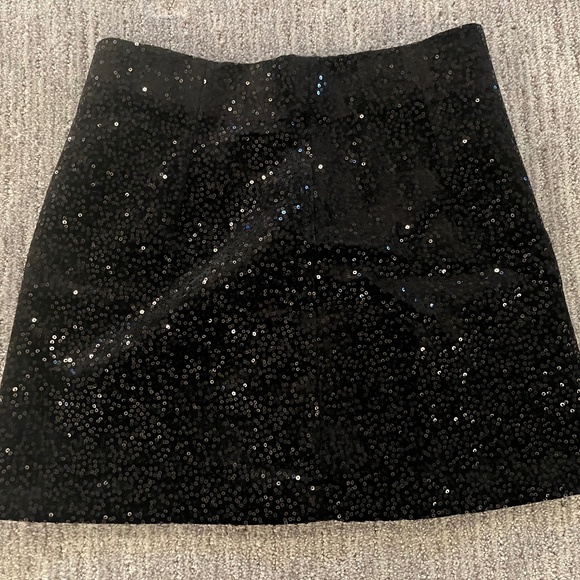 Zara - black, sequined mini skirt. Size XS - Picture 1 of 1